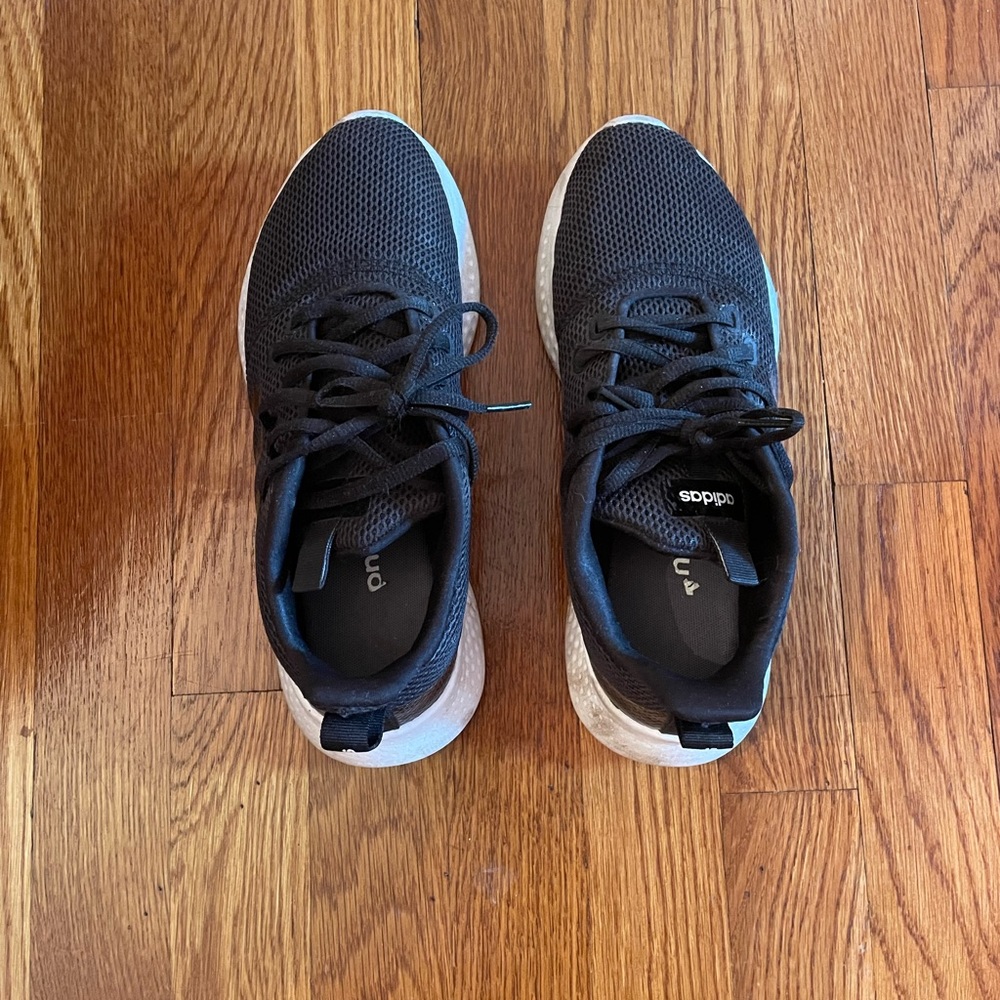 Black Adidas Sneakers 7.5W